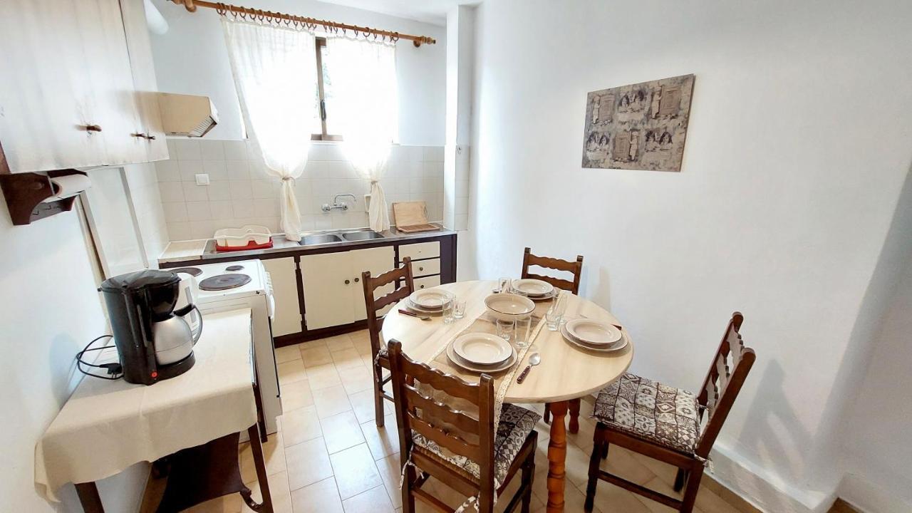 Lourantos Studios & Apartments Vathy  Exteriör bild