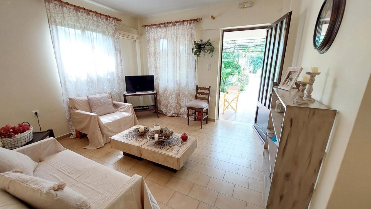 Lourantos Studios & Apartments Vathy  Exteriör bild